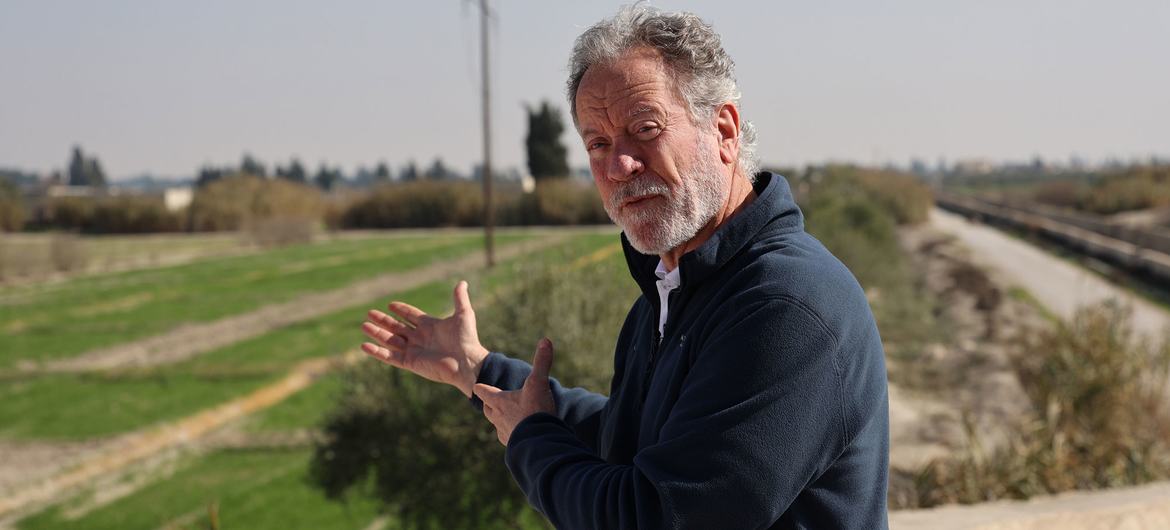David Beasley, WFP Executive Director, visits farming and agriculture projects in East Ghouta, Syria, to help families grow their own food and get off food assistance. David Beasley, WFP Executive Director, visits farming and agriculture projects in East Ghouta, Syria, to help families grow their own food and get off food assistance.