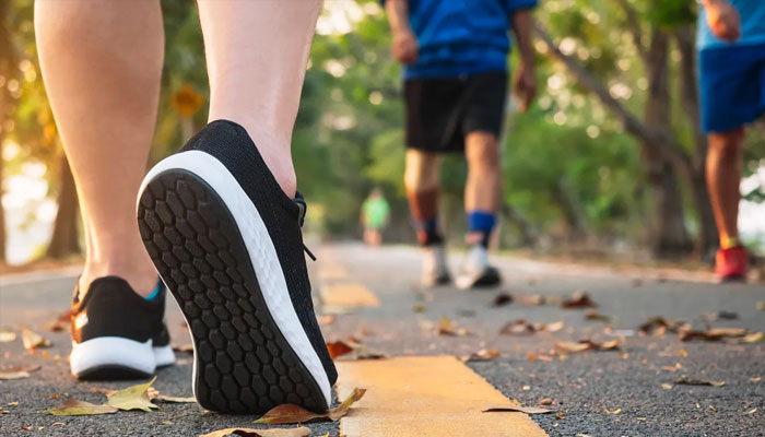 Benefits of walking 6 to 9 thousand steps per day File photo