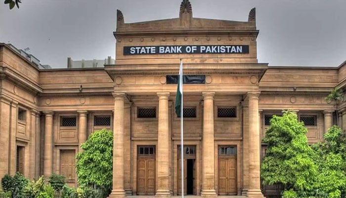 State Bank's foreign exchange reserves fell to a 9-year low File photo
