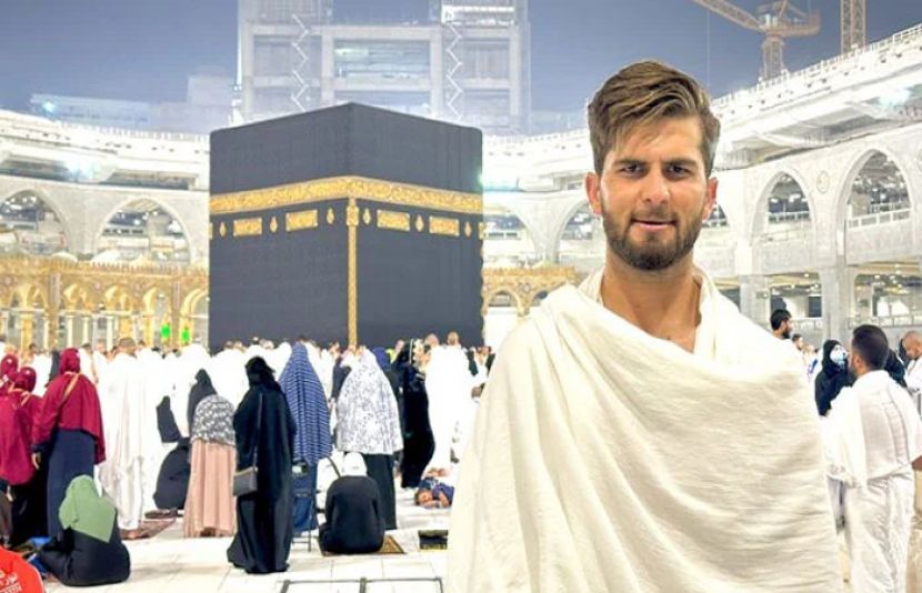 National cricketer Shaheen Afridi achieved the happiness of Umrah