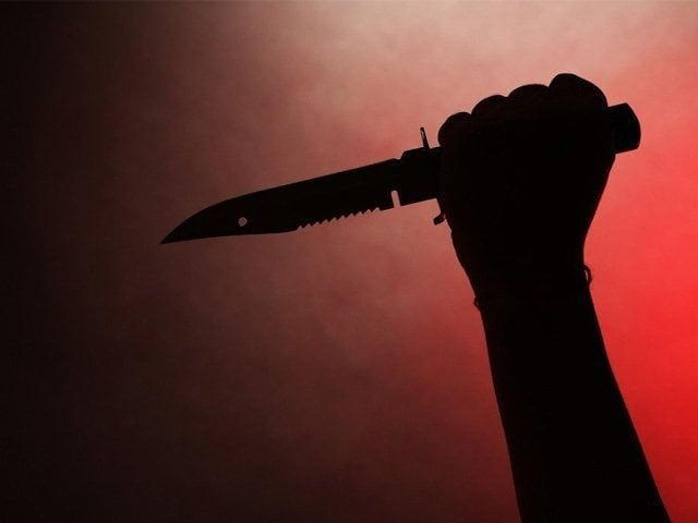 Karachi, the wife injured her husband by stabbing her with a sharp instrument