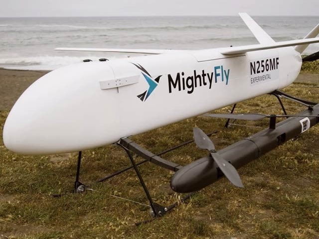 Automatic drone that can fly up to 900 km by lifting a weight of 45 kg