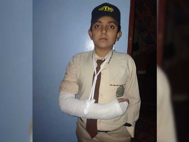 Brutal violence on a student in a school in Karachi, hand fracture