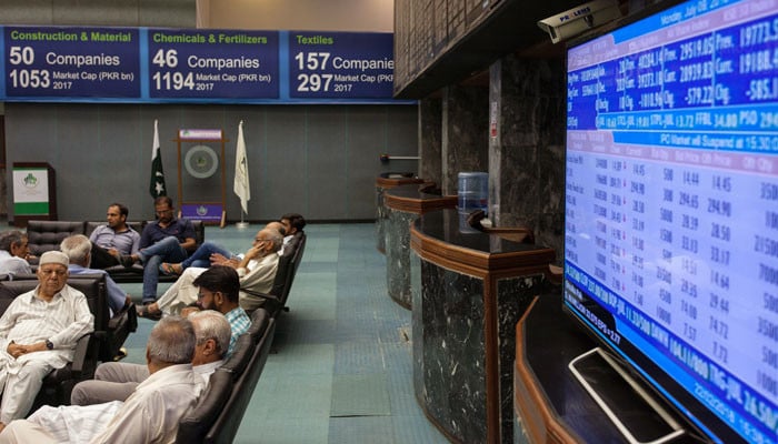 The PSX 100 index closed down 396 points at 40,450