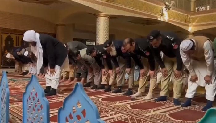 On the third day of the explosion in the Peshawar Police Lines mosque, congregational prayers were offered Screen grab