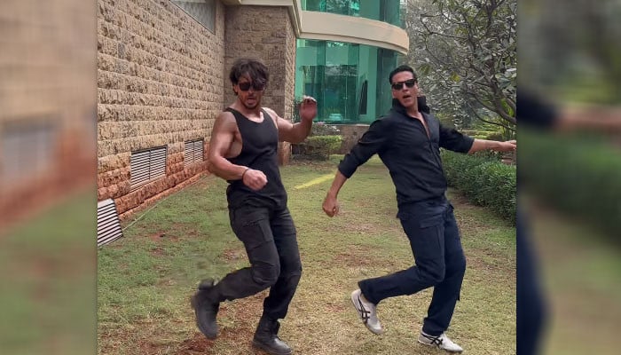 Akshay Kumar and Tiger Shroff's interesting dance video viral