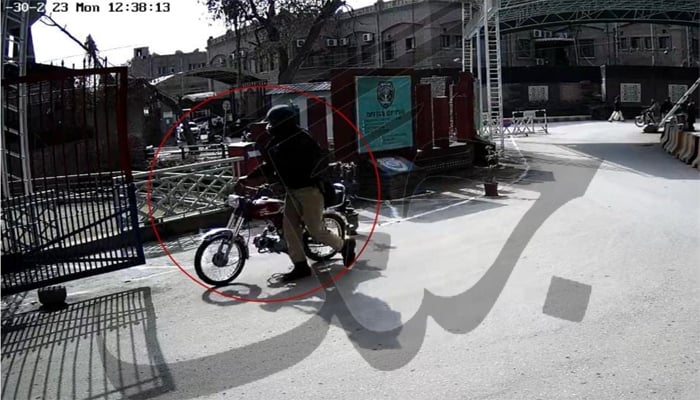 Peshawar tragedy: Photos of the suicide bomber have come out