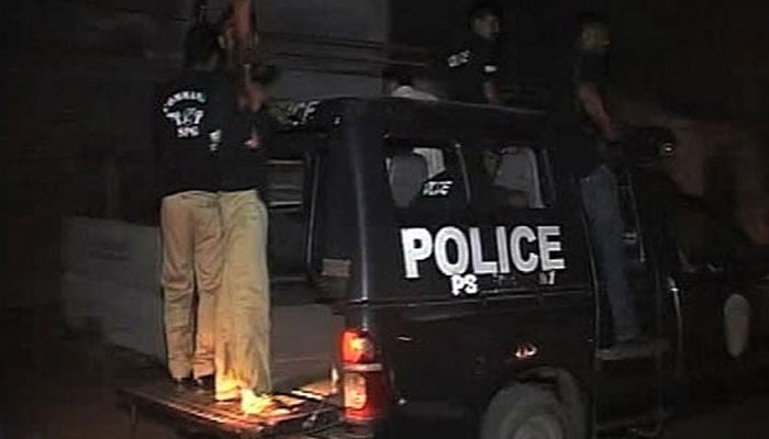 Police encounter near airport, Karachi, bandit killed, official injured File photo