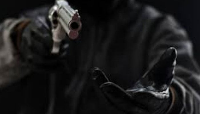 This year's biggest robbery of Rs 7.5 crore at a woman's shop in Clifton This year's biggest robbery of Rs 7.5 crore at a woman's shop in Clifton