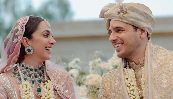 Siddharth Malhotra and Kiara Advani's wedding photos have become fan favourites Siddharth Malhotra and Kiara Advani's wedding photos have become fan favourites