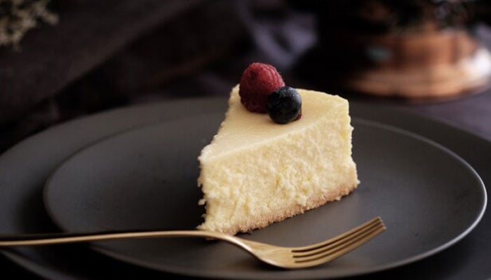 Why did a Russian-born woman give her American counterpart a cake with poison? File photo