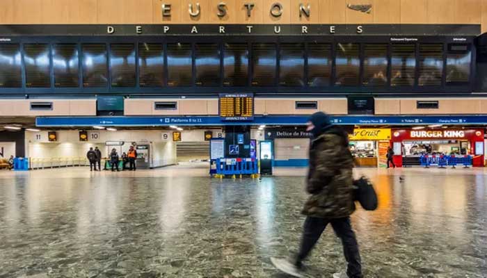 UK: Rail union rejects new pay rise offer, more strikes likely