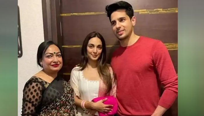 Siddharth Malhotra and Kiara Advani's 'Unseen' Photos from Delhi Reception