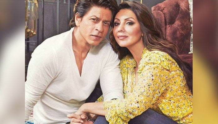 What gift did Shah Rukh Khan give to Gauri on the first Valentine's Day?