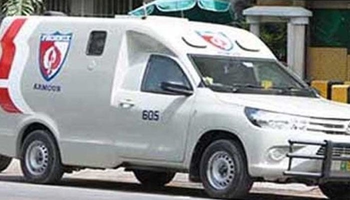 Gujranwala, Bandits escaped after looting Rs 10 crore from the cash van of Dako Bank File photo