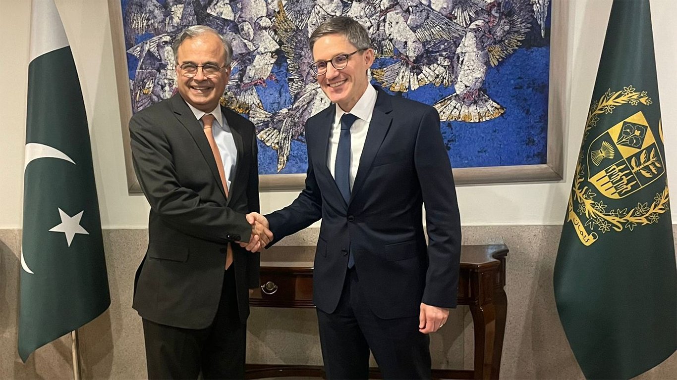 Foreign Secretary Asad Majeed meeting with US State Department Consular Derek Shule Meeting between Foreign Secretary Asad Majeed and US State Department Consul Derek Shule