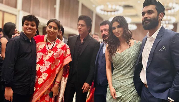 Shah Rukh Khan's participation in the reception of Indian Minister Smriti Irani's daughter Photo courtesy of Instagram