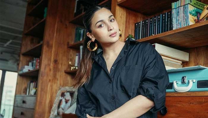 Alia Bhatt slammed for publishing pictures without permission