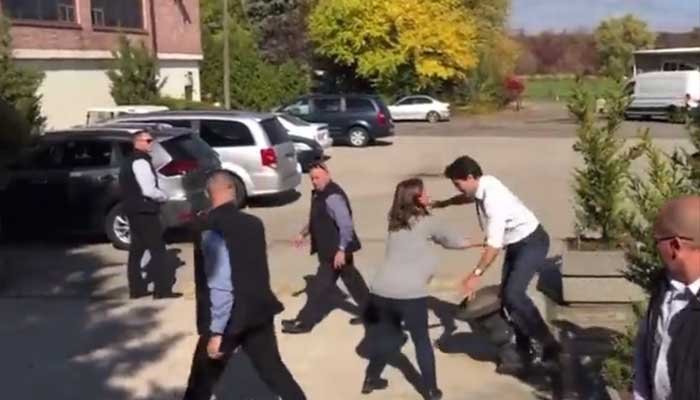 Canadian Prime Minister Justin Trudeau collided with a pot Canadian Prime Minister Justin Trudeau collided with a pot