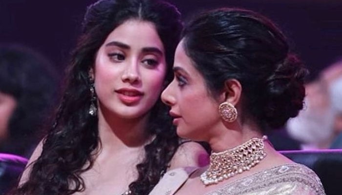 'Mom, I still look for you everywhere', Janhvi Kapoor's emotional message on Sridevi's death anniversary Photos, Instagram