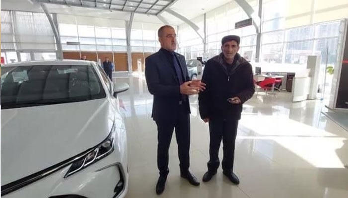 Turkey Earthquake: Azarbaijani man arrived with relief supplies in his broken car