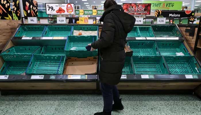 Fruit and vegetable shortages in Britain, supermarkets limit purchases Fruit and vegetable shortages in Britain, supermarkets limit purchases
