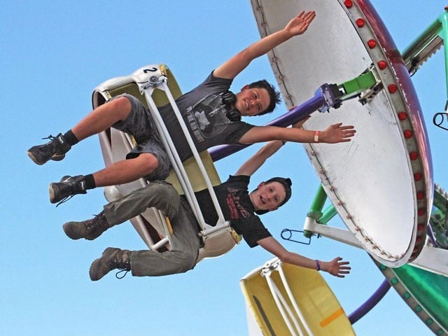 Oman; 7 children and a woman were seriously injured when the swing fell The condition of the injured is said to be out of danger, Photo: File