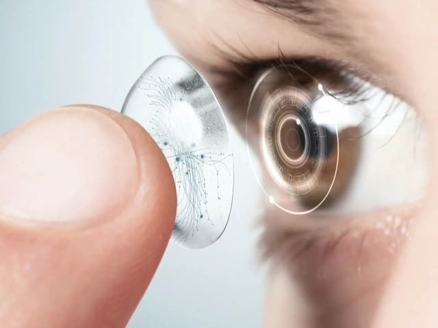Contact lenses for diagnosing and treating cataracts South Korean experts have developed an advanced lens that can detect green and cataracts, display intraocular pressure, and release medication accordingly over time. Photo: Courtesy University of Pohang