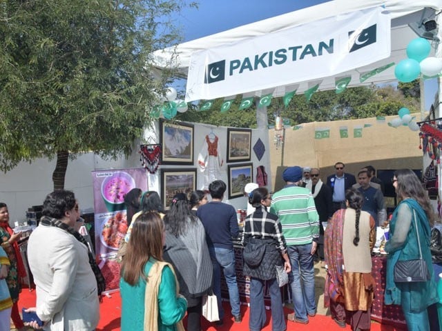 Pakistani food flourishes at the decorated annual charity bazaar in New Delhi —Photo: Express News