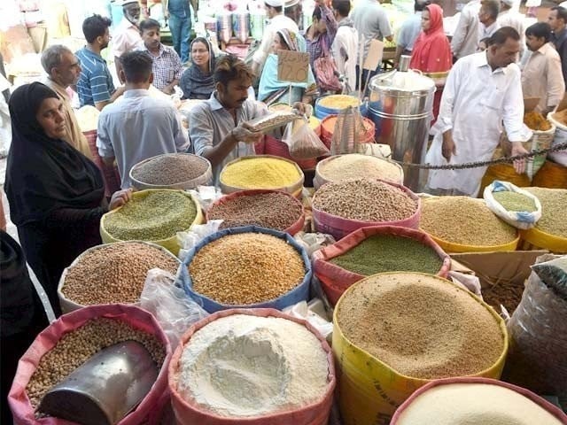 Food prices continue to rise dramatically In the official rate list, rice, pulses, besan are expensive from 25 to 75 rupees. Photo: File