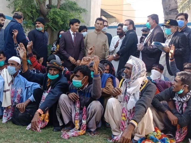 12 fishermen reached Karachi from Indian jails, loved ones welcomed them The fishermen were arrested 9 years ago for violating the maritime boundaries, the fishermen imprisoned in India should be brought back soon, the fishermen. Photo: File