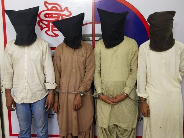 4 operatives of inter-provincial car lifter group arrested in Karachi — Photo: Express