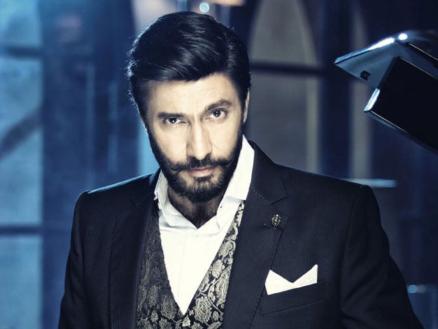 Actor Ijaz Aslam broke his silence on his early marriage