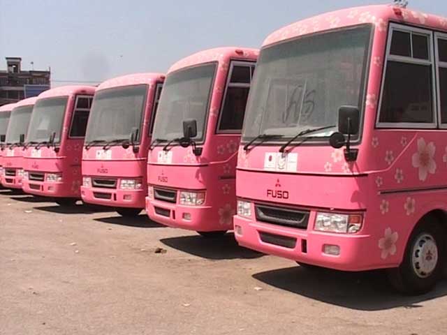 Launch of 2 more Pink bus service routes in Karachi