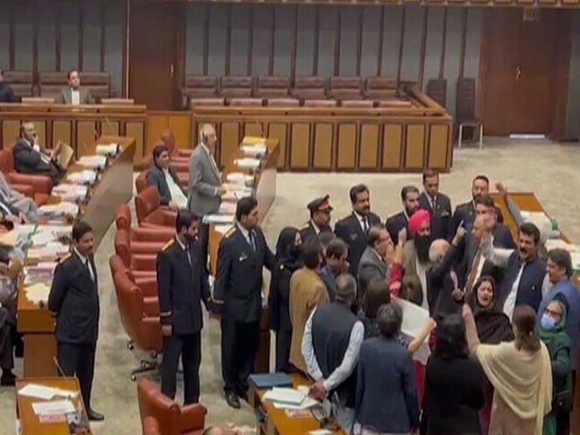 Only an honest prime minister; Uproar in the Senate over the Supreme Court remarks Only an honest prime minister; Uproar in the Senate over the Supreme Court remarks