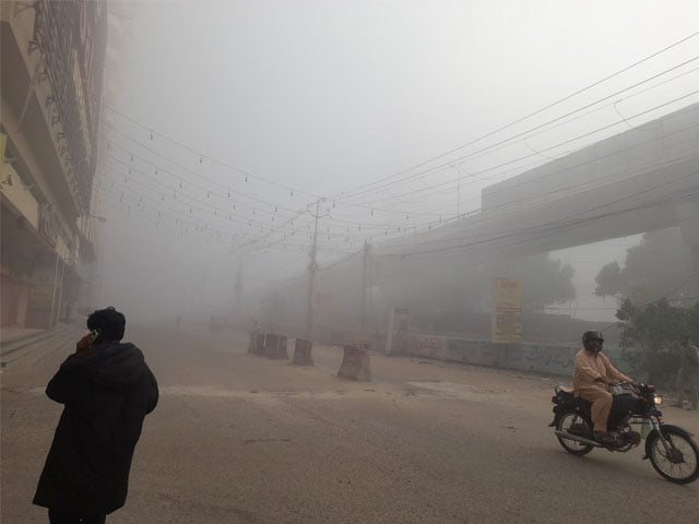 Heavy fog in Karachi, reduced visibility