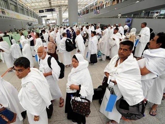 This year, about 5 million foreign pilgrims achieved the happiness of Umrah A large number of Umrah pilgrims arrived in Saudi Arabia by plane: Photo: File