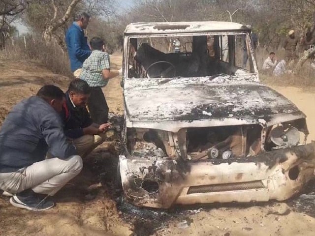 India; Fanatical Hindus burnt alive two Muslim youths along with their car In India, Muslims are being massacred in the name of cow trafficking, Photo: Indian media