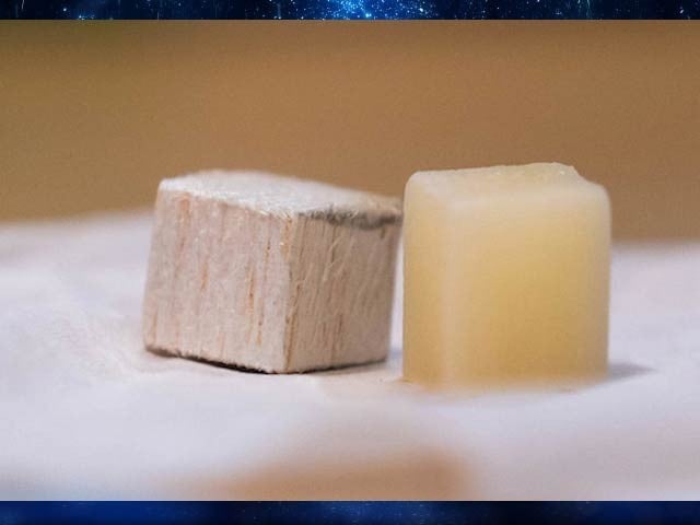 Shown on the left is normal construction wood and on the right is colorless modified wood that can absorb carbon dioxide.  Photo: Rice University 