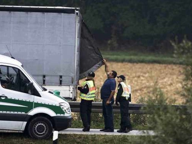 34 Afghan migrants, including 7 children, were hidden in the truck, Photo: Reuters