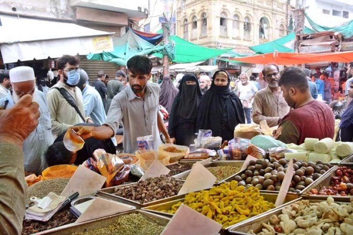 The commissary system in Karachi has failed to stop hawking and hoarding