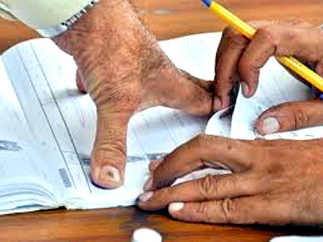 Election Commission;  Warrant issued for presiding officers of 6 USCs of Karachi