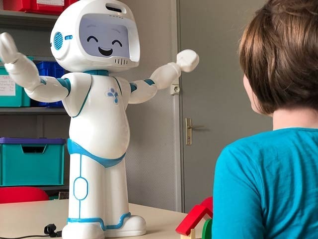 Canadian experts have developed a QT robot to teach children with autism.  Photo: University of Waterloo