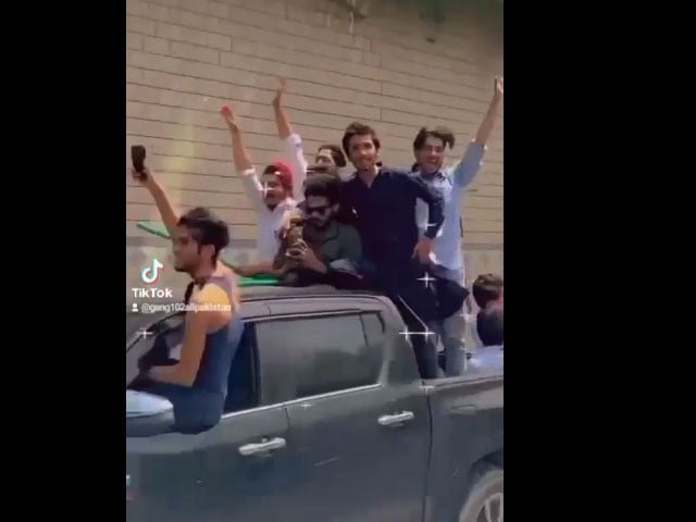 102 Gang of Young Boys Involved in Violent Incidents Revealed in Lahore These boys spread violence by uploading videos of violence on social media.