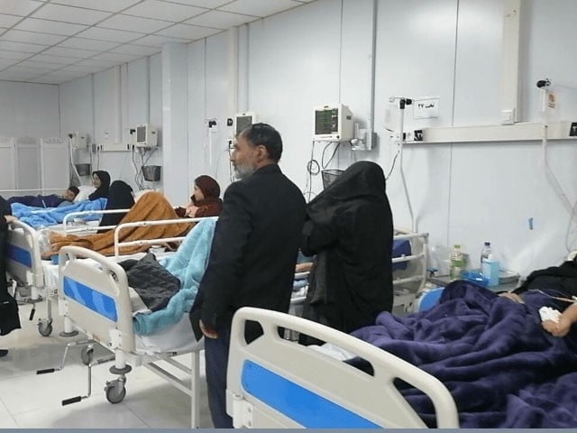 Disclosure of poisoning of hundreds of students to close girls' schools Poisoned students placed in intensive care ward in Iran; Photo: Twitter