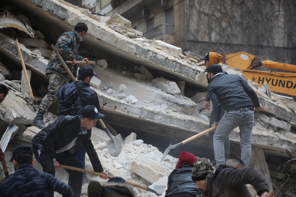 Rescuers search for survivors under the rubble in the Al-Aziziyeh neighborhood of Aleppo, Syria. Rescuers search for survivors under the rubble in the Al-Aziziyeh neighborhood of Aleppo, Syria.