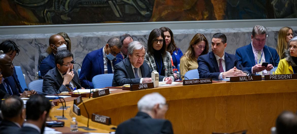 Secretary-General António Guterres (centre at table) addresses UN Security Council meeting on Sea-level rise and its implications for international peace and security. Secretary-General António Guterres (centre at table) addresses UN Security Council meeting on Sea-level rise and its implications for international peace and security.