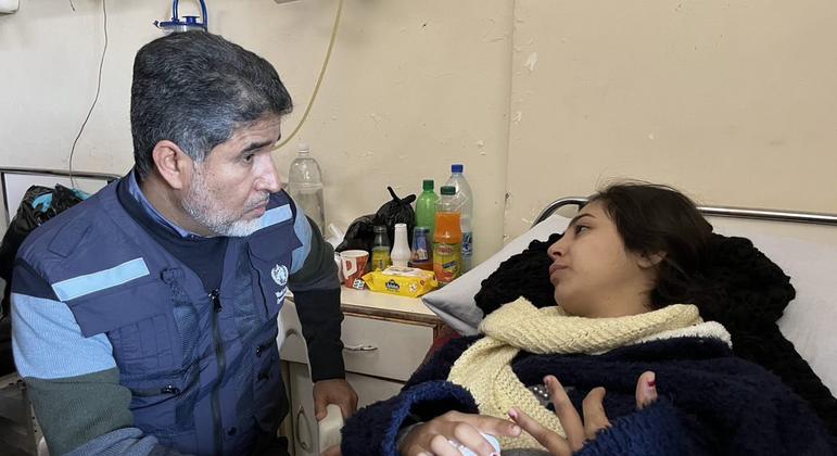 Dr Ahmed Al Mandhari, WHO Regional Director for the Eastern Mediterranean Region listens to a young woman injured by the earthquake in Latakia, Syria Dr Ahmed Al Mandhari, WHO Regional Director for the Eastern Mediterranean Region listens to a young woman injured by the earthquake in Latakia, Syria