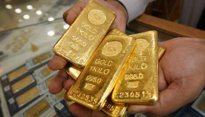 Big drop in gold price by Rs 4300 per tola