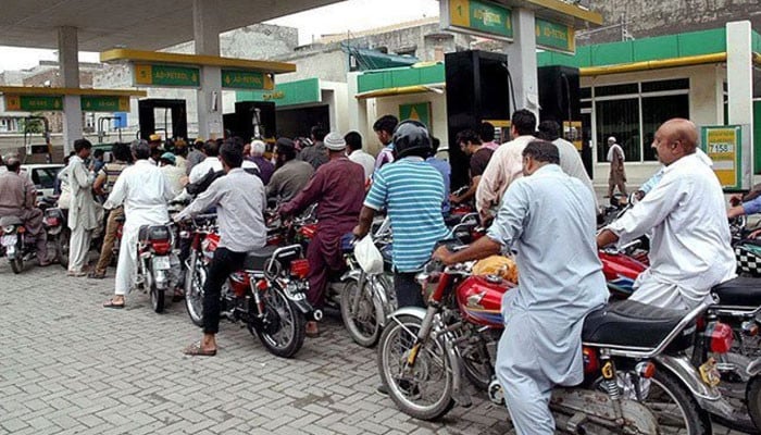 Citizens are facing difficulties in getting petrol in Lahore